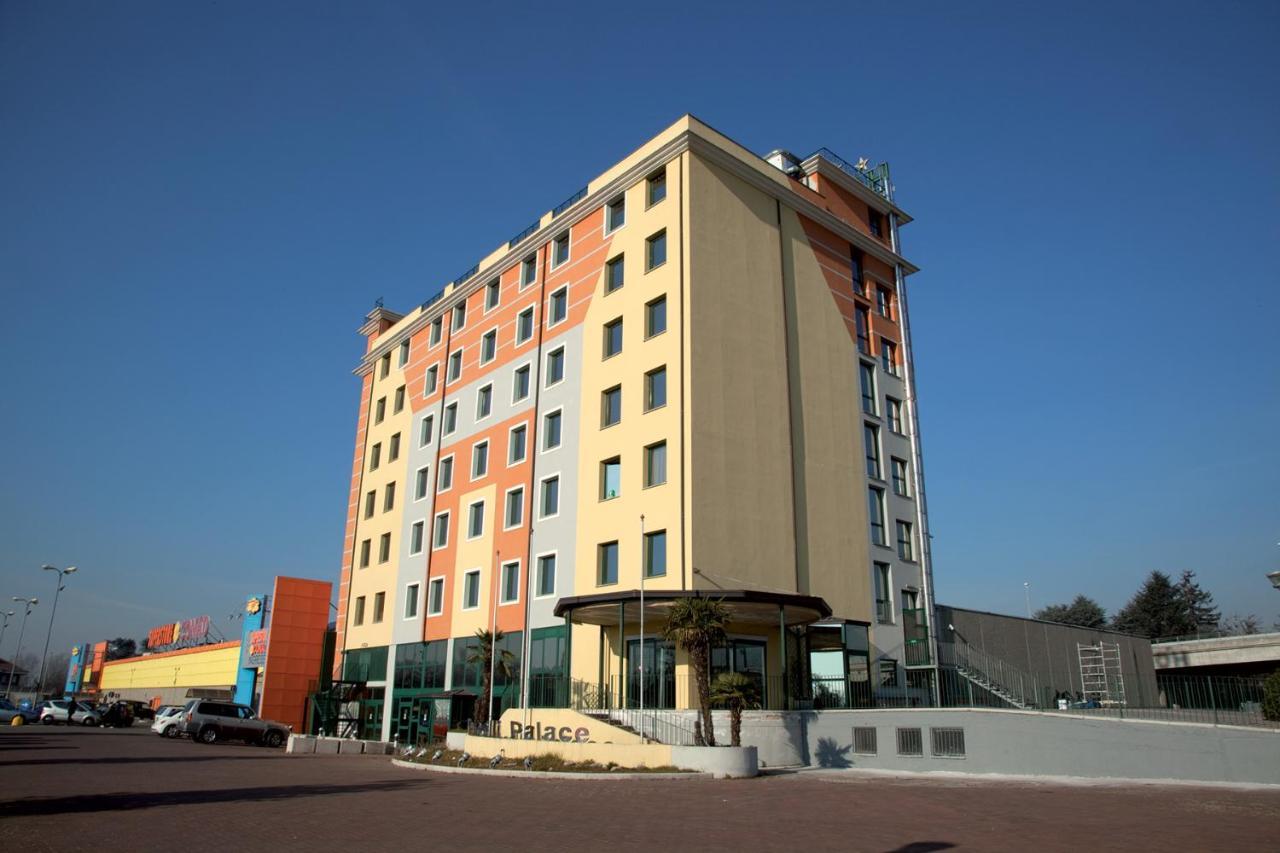 Vercelli Palace Hotel Esterno foto