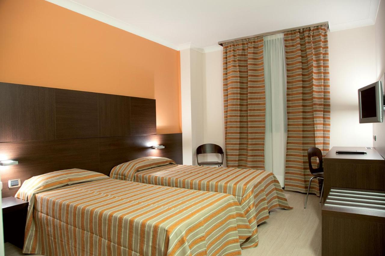 Vercelli Palace Hotel Esterno foto