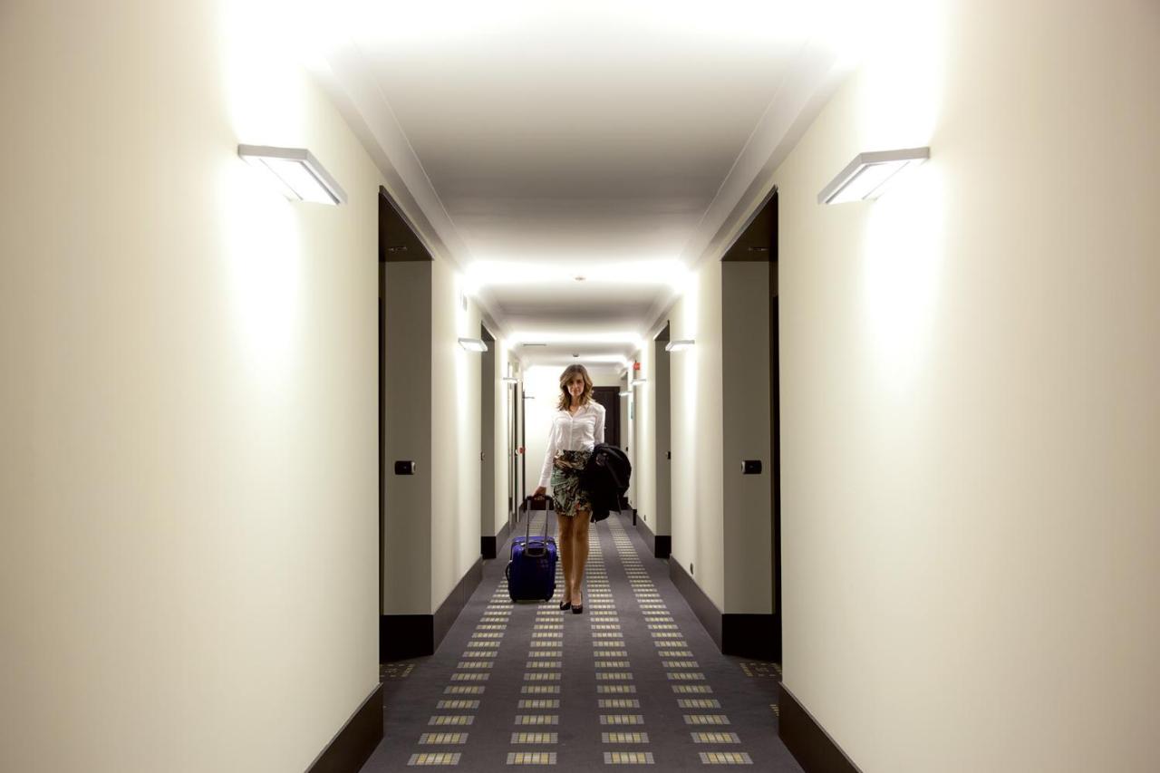 Vercelli Palace Hotel Esterno foto