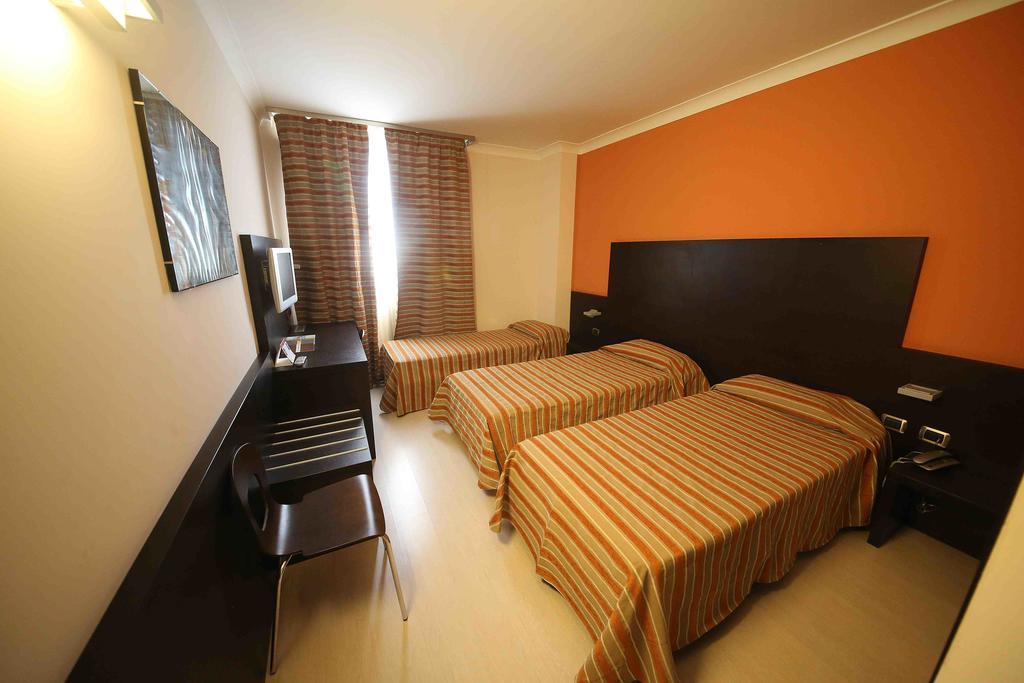 Vercelli Palace Hotel Esterno foto