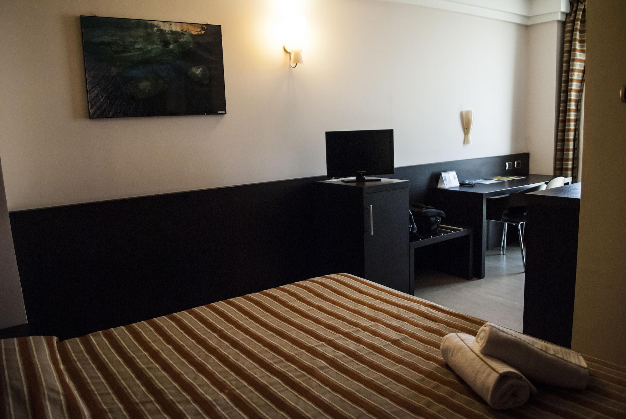 Vercelli Palace Hotel Esterno foto