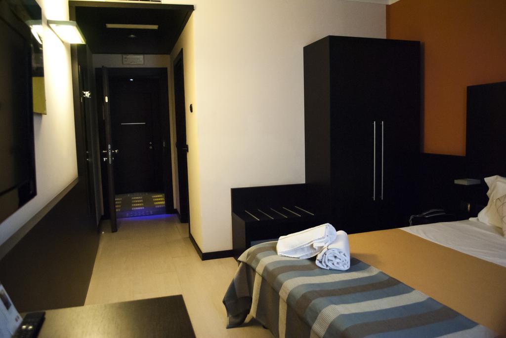 Vercelli Palace Hotel Esterno foto