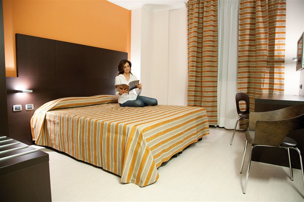 Vercelli Palace Hotel Esterno foto