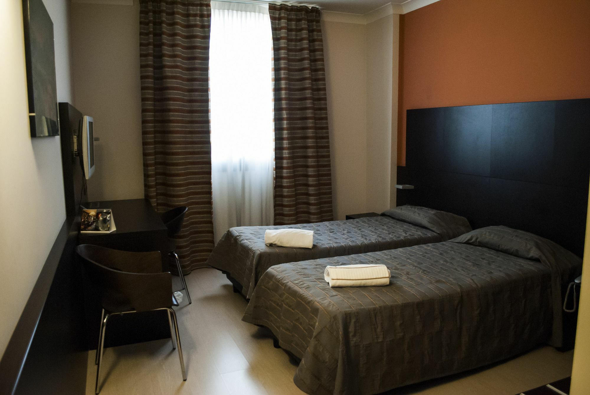 Vercelli Palace Hotel Esterno foto