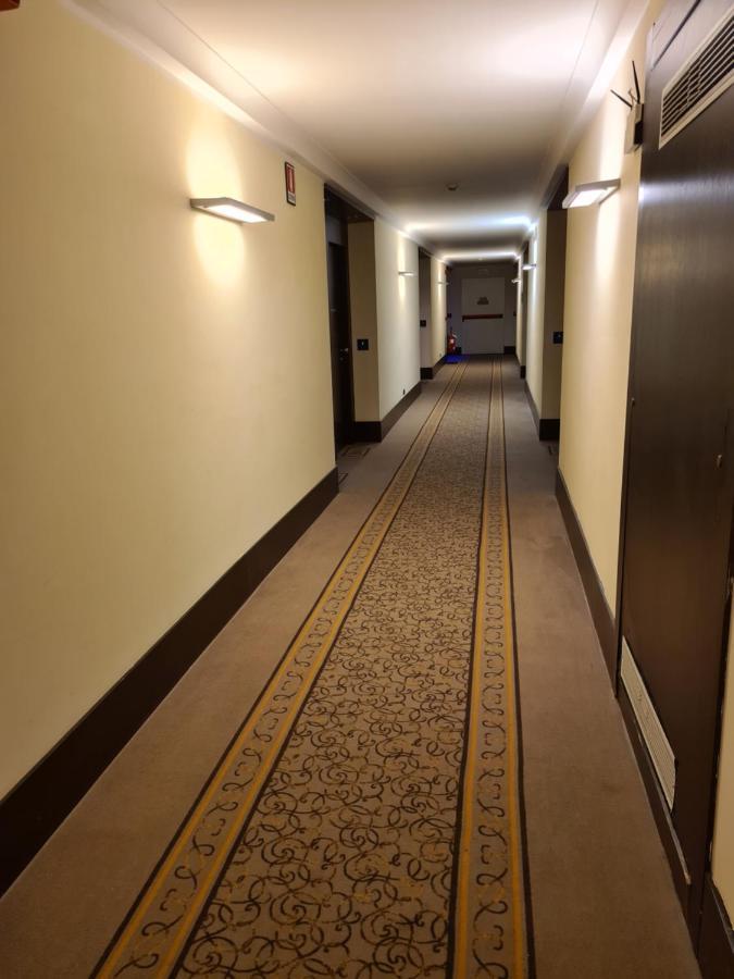 Vercelli Palace Hotel Esterno foto