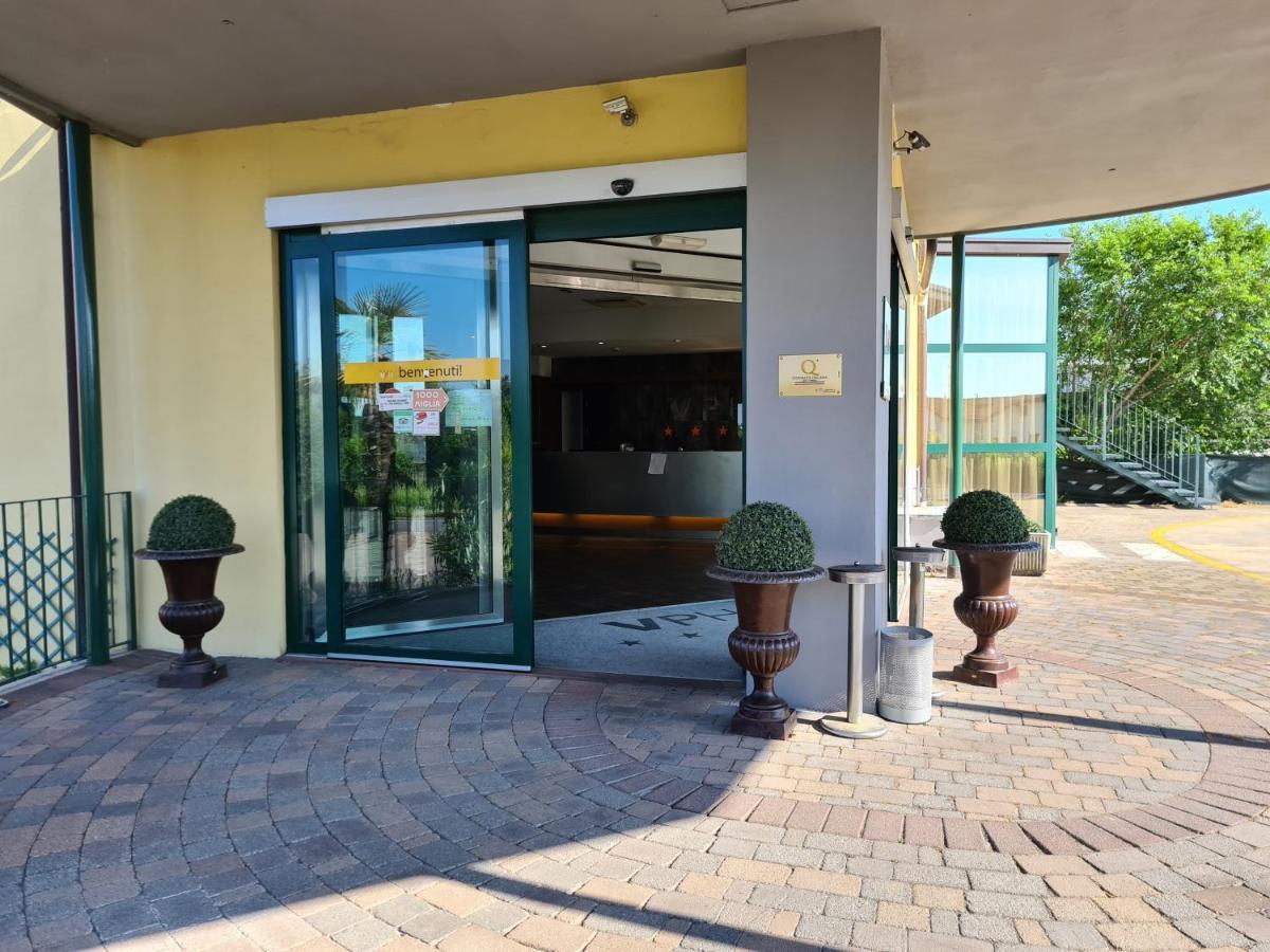 Vercelli Palace Hotel Esterno foto
